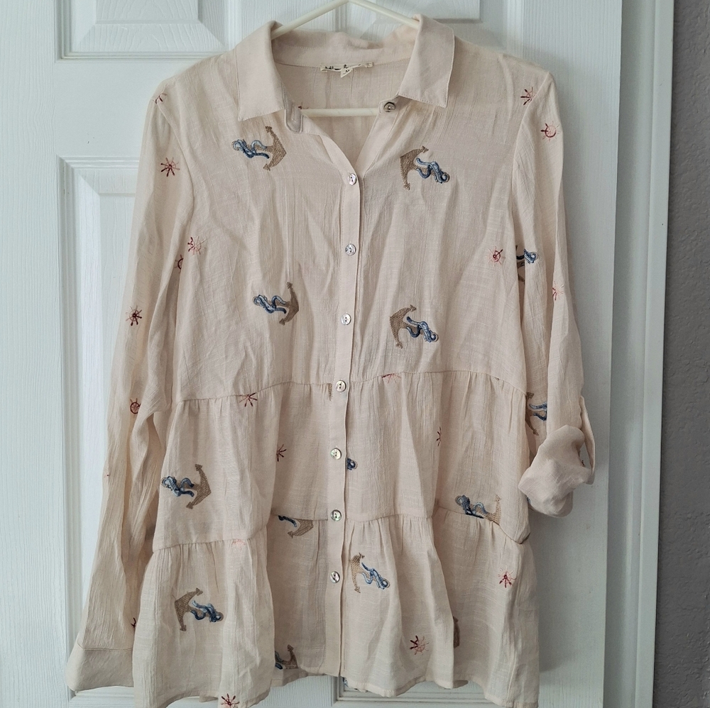 Boutique Hope Springs Wm Sz M Roll sleeve Tiered Button Up Embroidered Nautical